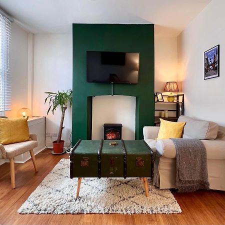 Charming Victorian Cottage Steps From Historic Chester - Free Parking Екстер'єр фото