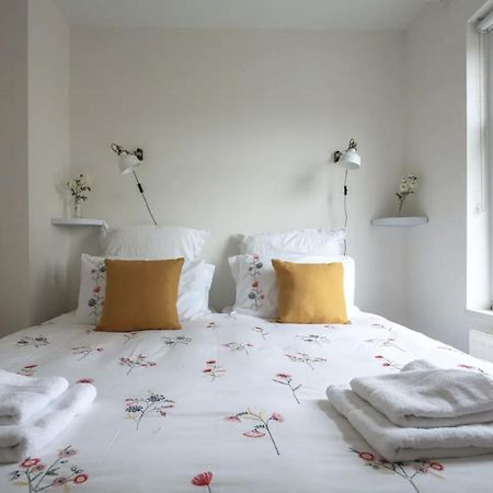 Charming Victorian Cottage Steps From Historic Chester - Free Parking Екстер'єр фото