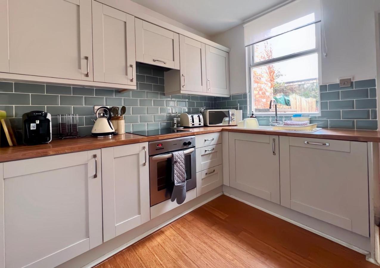 Charming Victorian Cottage Steps From Historic Chester - Free Parking Екстер'єр фото
