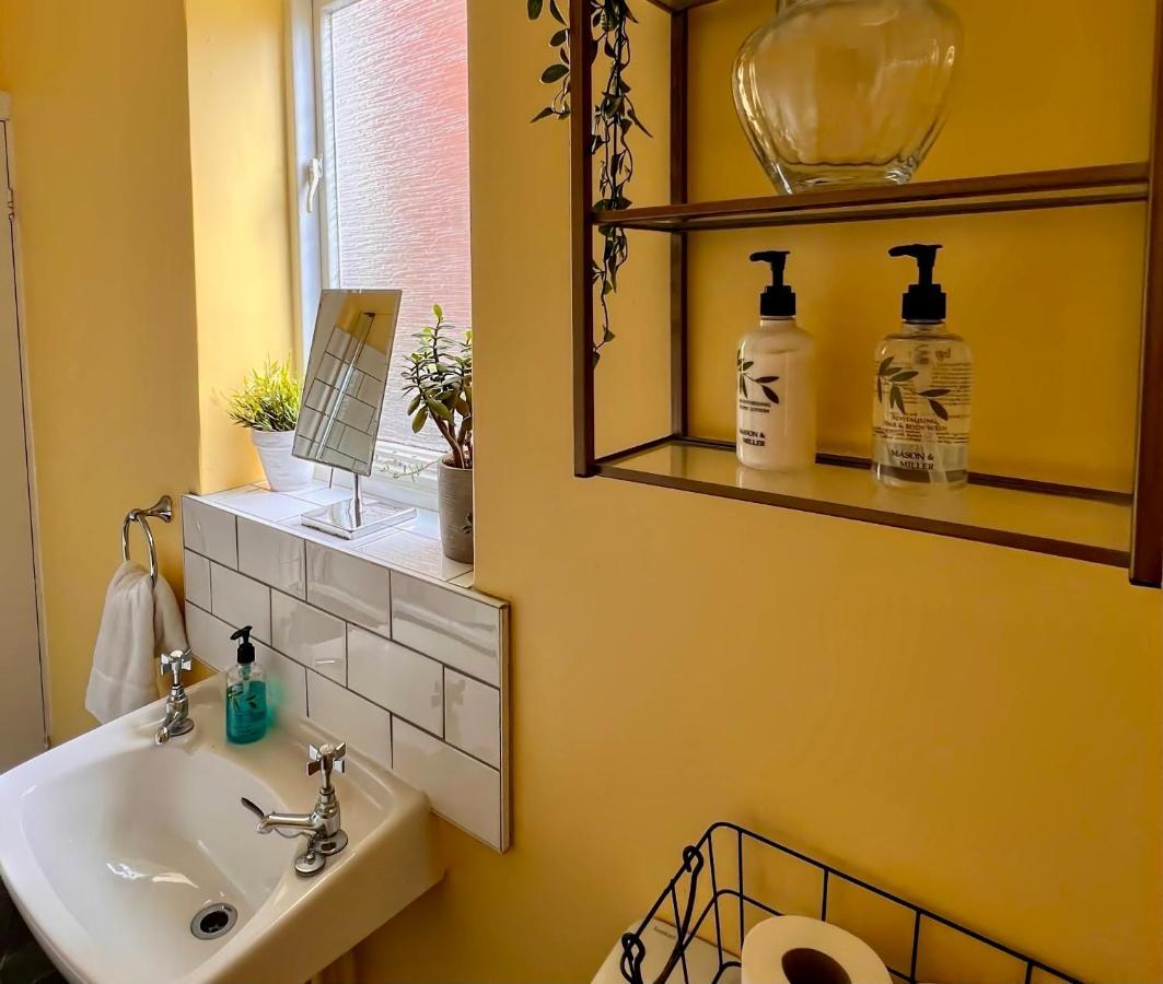 Charming Victorian Cottage Steps From Historic Chester - Free Parking Екстер'єр фото
